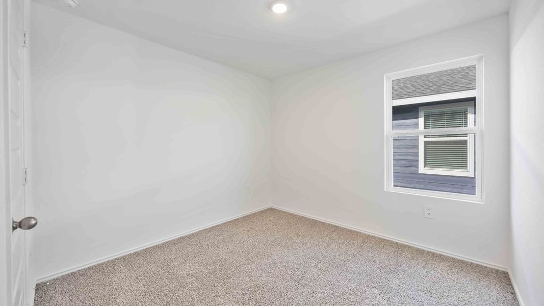 Spacious, unfurnished interior of a new home in Garver Heights, Houston (Image 7).