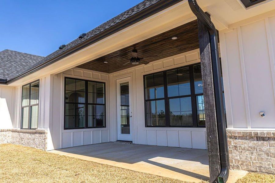 Exterior details and patio area of a home in , Henderson (Image 4).
