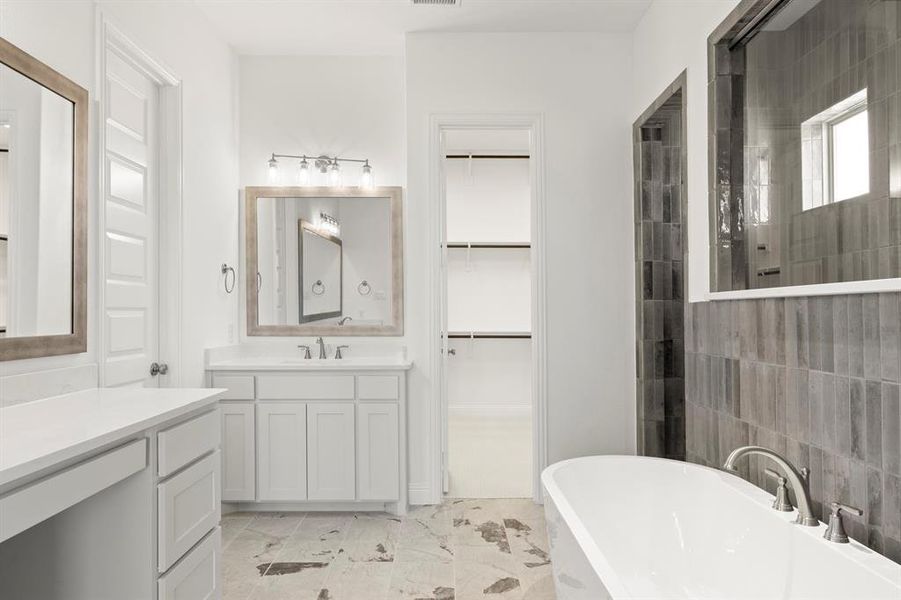 17. 2114 Clairmont - Bath (2) 17. 2114 Clairmont - Bath (2)