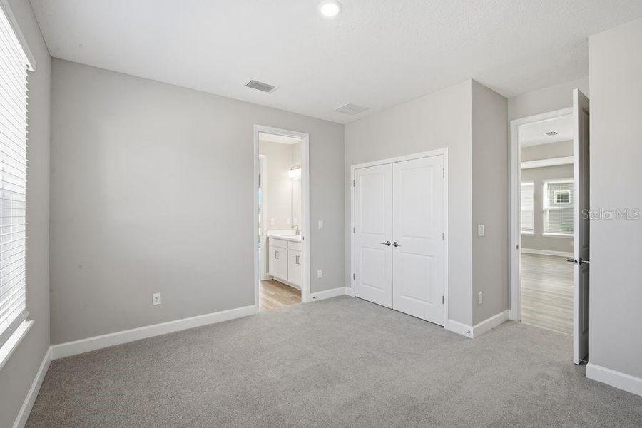 Spacious, unfurnished interior of a new home in Hammock at Two Rivers, Zephyrhills (Image 18).