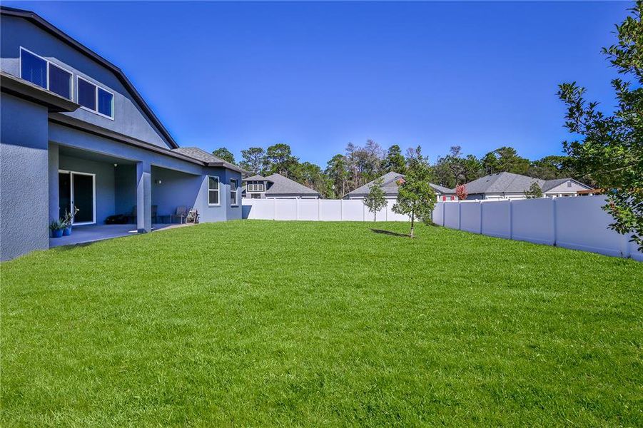 Exterior details and patio area of a home in Whiting Estates, Spring Hill (Image 3).
