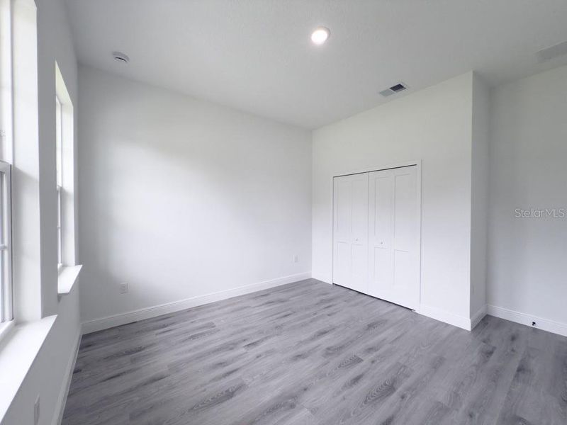 Spacious, unfurnished interior of a new home in , Ocala (Image 24).