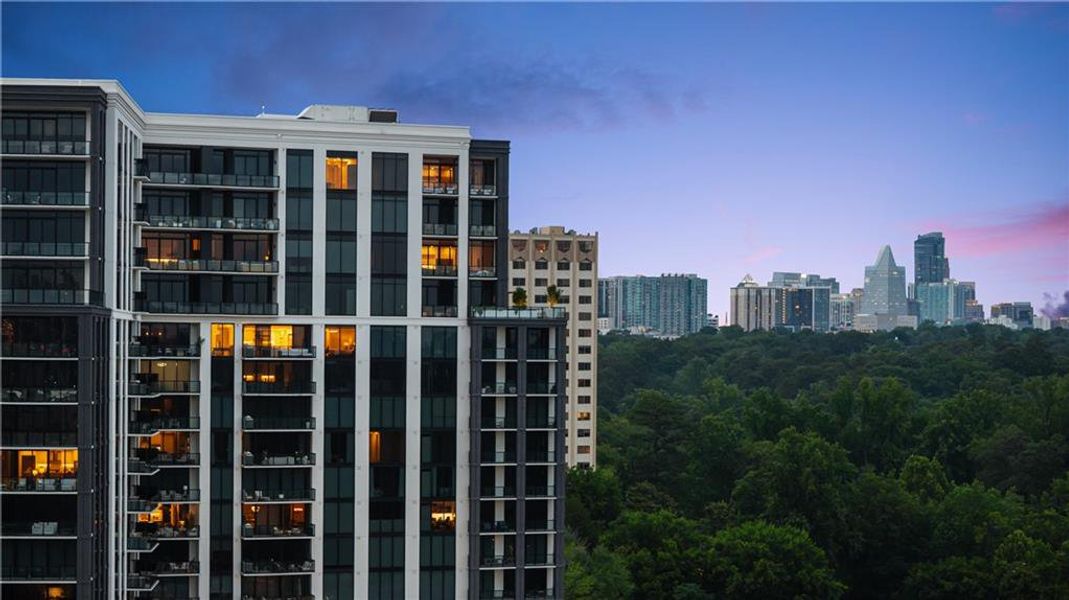 Condo located in Atlanta, GA showcasing its design and architecture (Image 31).