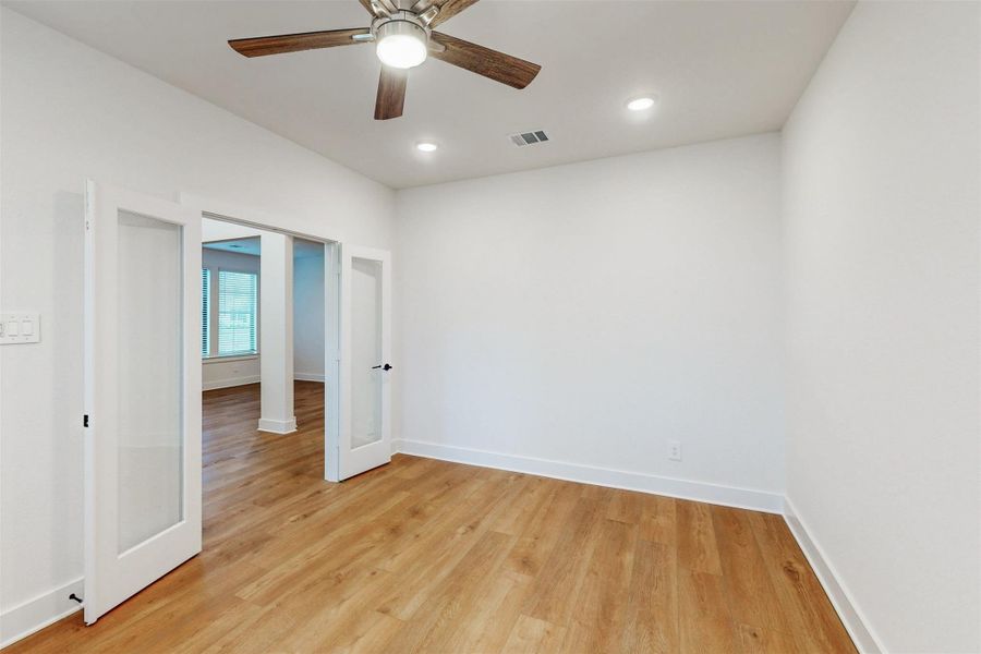 Spacious, unfurnished interior of a new home in Sorella, Tomball (Image 31).