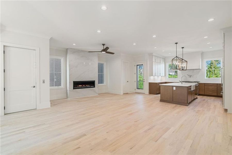 Spacious, unfurnished interior of a new home in , Alpharetta (Image 48).