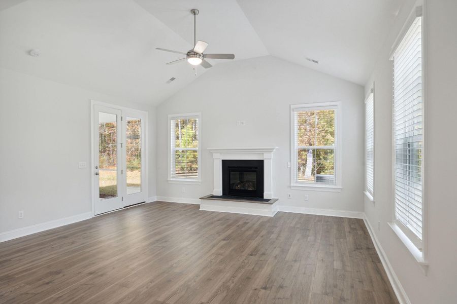 Spacious, unfurnished interior of a new home in Tidewater at Lakes of Cane Bay, Summerville (Image 35).