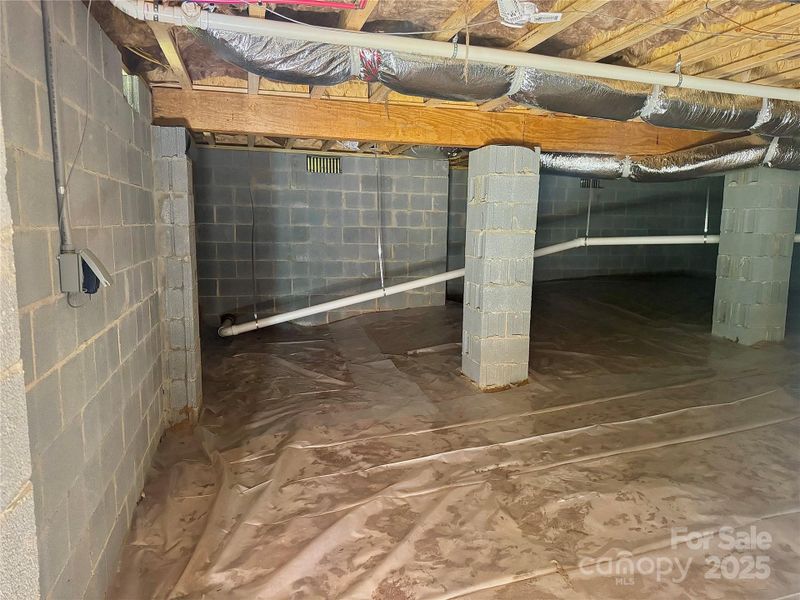 crawl space crawl space