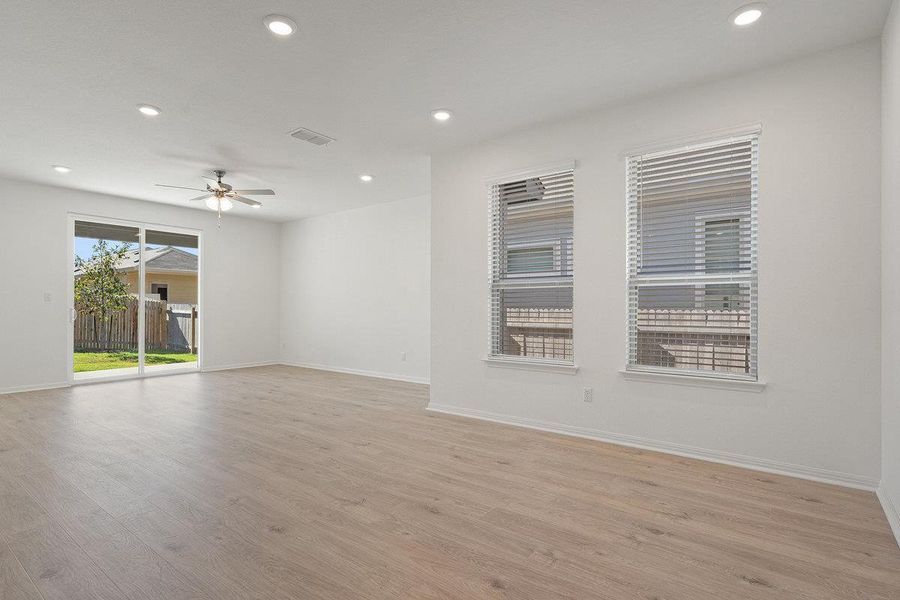 Spacious, unfurnished interior of a new home in Sage Hollow, Kyle (Image 18).