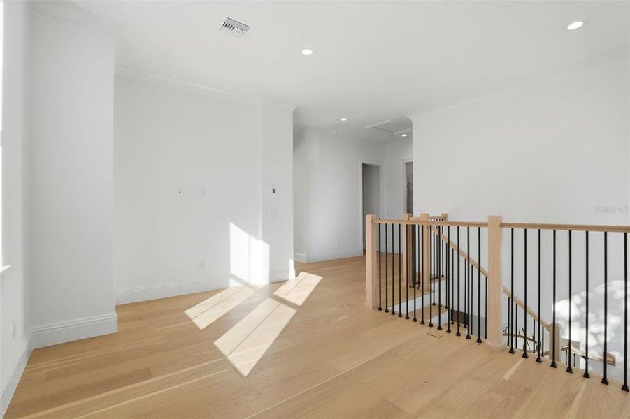 Spacious, unfurnished interior of a new home in , Orlando (Image 26).