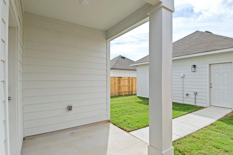 Exterior details and patio area of a home in Trace, San Marcos (Image 3).