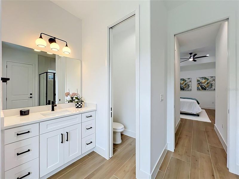 Furnished interior view inside a new home in , Orlando (Image 36).