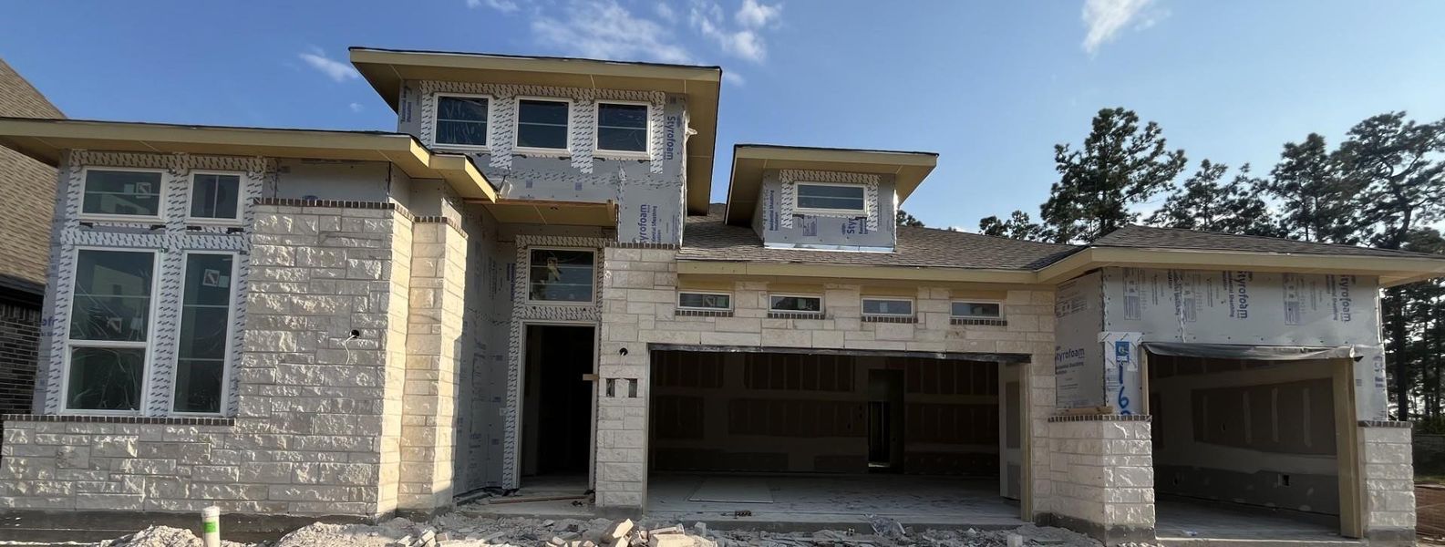 Exterior details and patio area of a home in Evergreen, Conroe (Image 3).