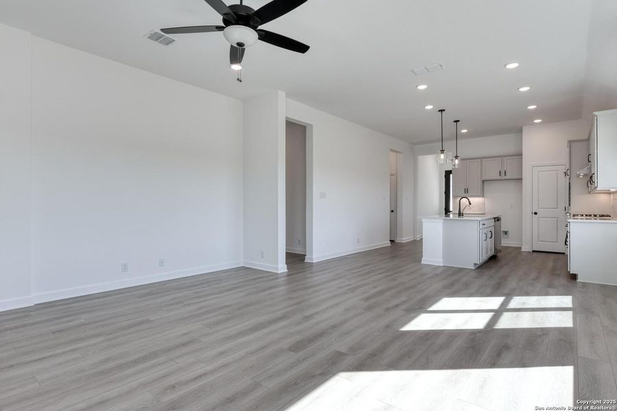 Spacious, unfurnished interior of a new home in Arcadia Ridge, San Antonio (Image 32). Spacious, unfurnished interior of a new home in Arcadia Ridge, San Antonio (Image 32).