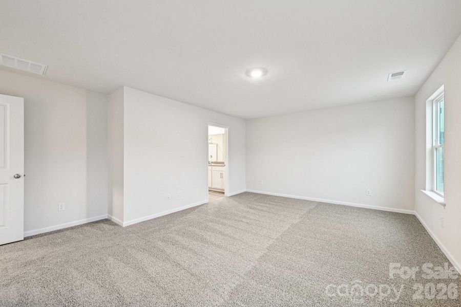 Spacious, unfurnished interior of a new home in Laurelbrook, Sherrills Ford (Image 25).