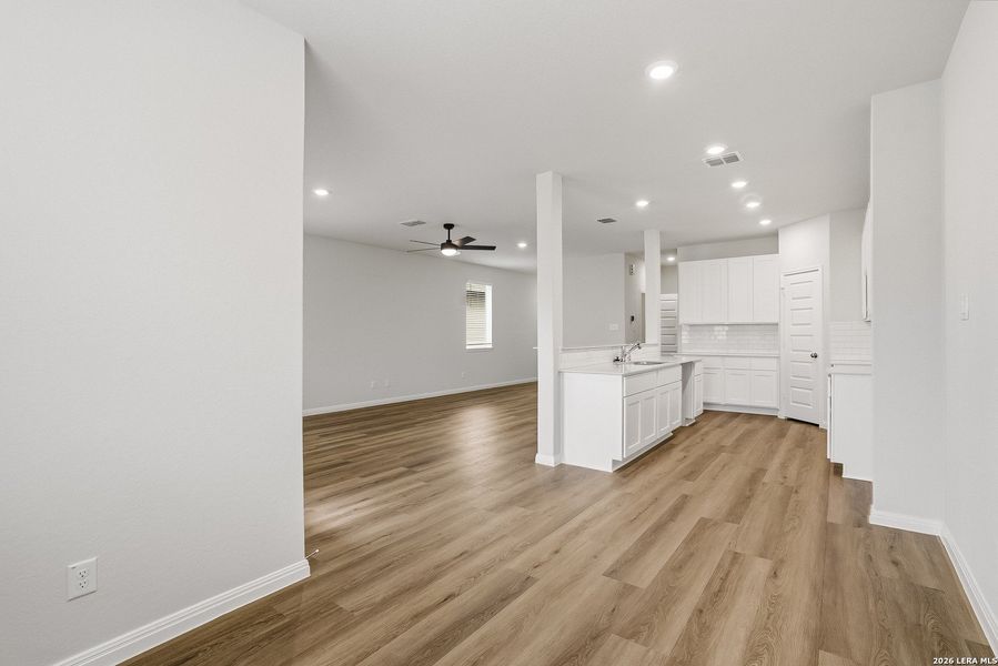 Spacious, unfurnished interior of a new home in Melissa Ranch, San Antonio (Image 30). Spacious, unfurnished interior of a new home in Melissa Ranch, San Antonio (Image 30).