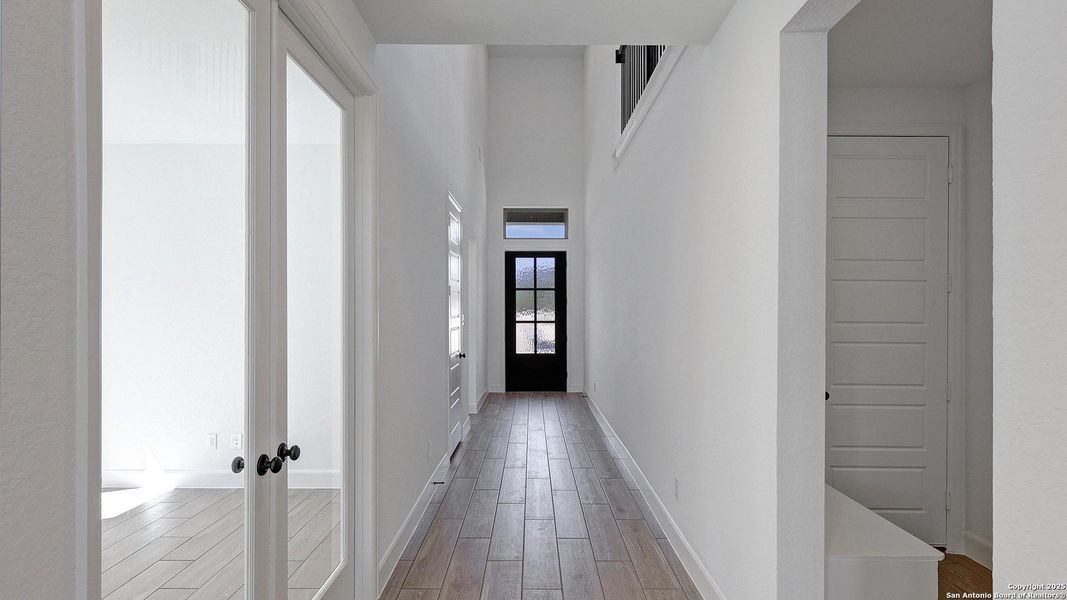 Spacious, unfurnished interior of a new home in Esperanza 50', Boerne (Image 29).