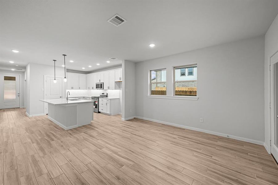 Spacious, unfurnished interior of a new home in The Woodlands Hills 45', Willis (Image 16). Spacious, unfurnished interior of a new home in The Woodlands Hills 45', Willis (Image 16).