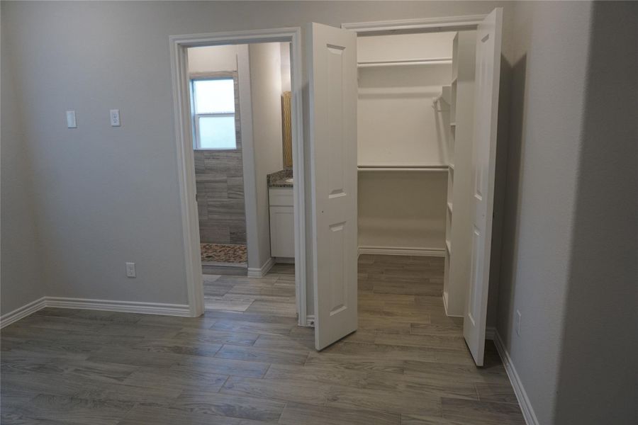 Spacious, unfurnished interior of a new home in , Willis (Image 11).