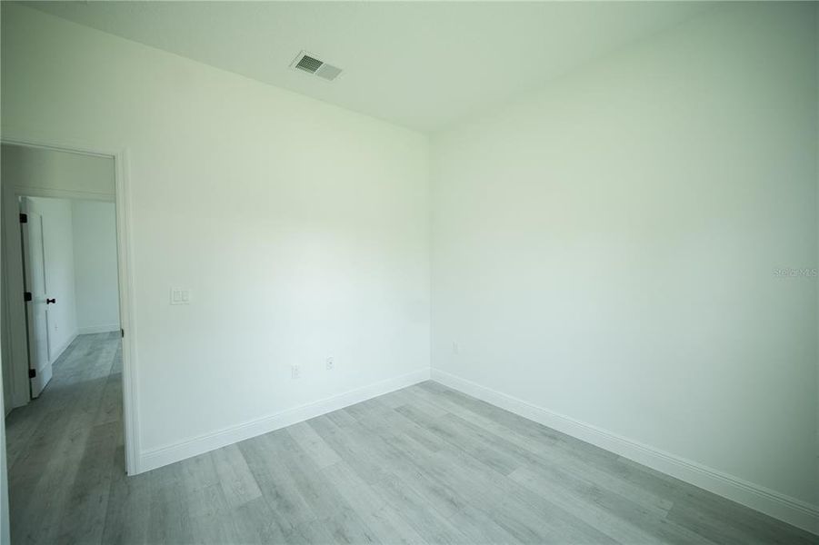 Spacious, unfurnished interior of a new home in , Ocala (Image 35).