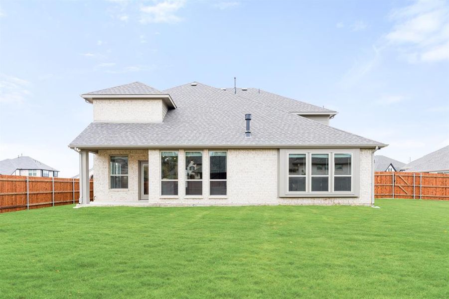 Exterior details and patio area of a home in Triple Diamond Ranch, Mansfield (Image 3).