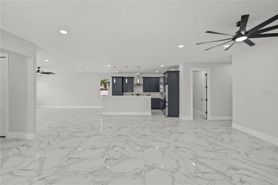 Spacious, unfurnished interior of a new home in , Tampa (Image 29).