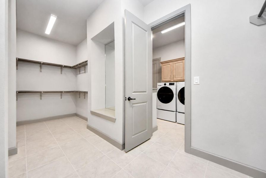 Large walk-in closet. Virtually decluttered image for visualization purposes. Large walk-in closet. Virtually decluttered image for visualization purposes.
