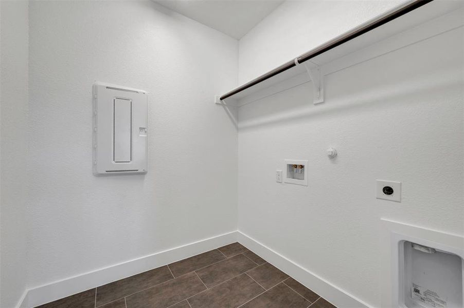 Spacious, unfurnished interior of a new home in Aster Park, McKinney (Image 39).