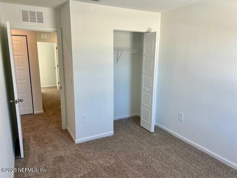 Spacious, unfurnished interior of a new home in , Middleburg (Image 21).