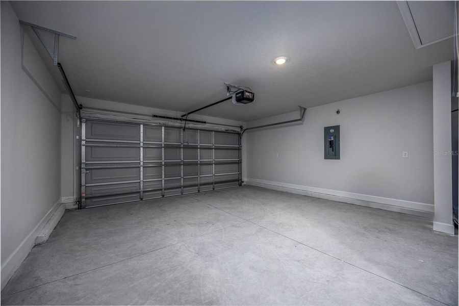 Spacious, unfurnished interior of a new home in Country Way South, Newberry (Image 20).