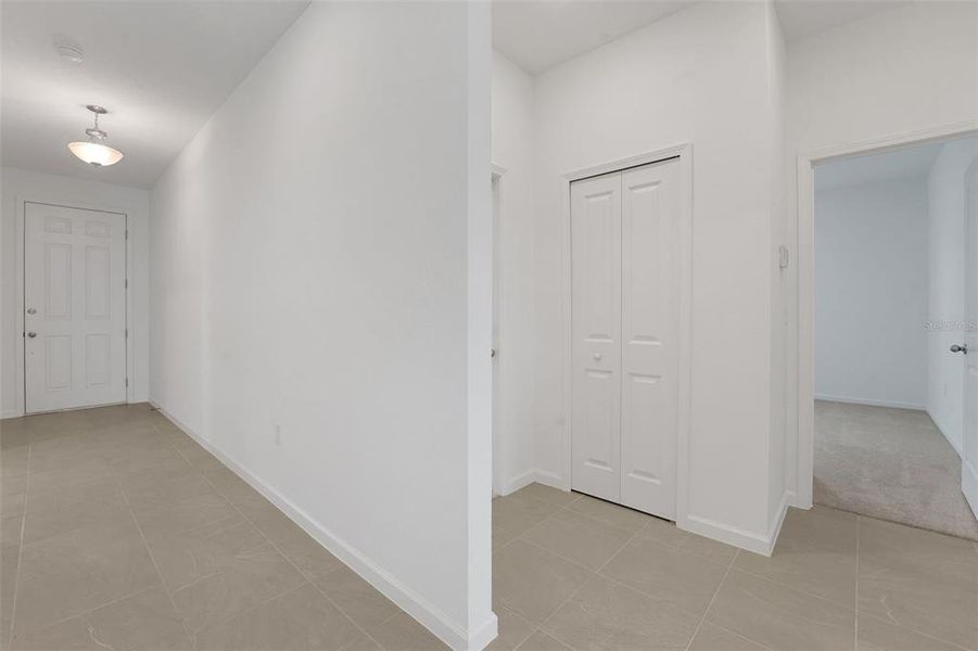Spacious, unfurnished interior of a new home in Annabelle Estates, Winter Haven (Image 28).