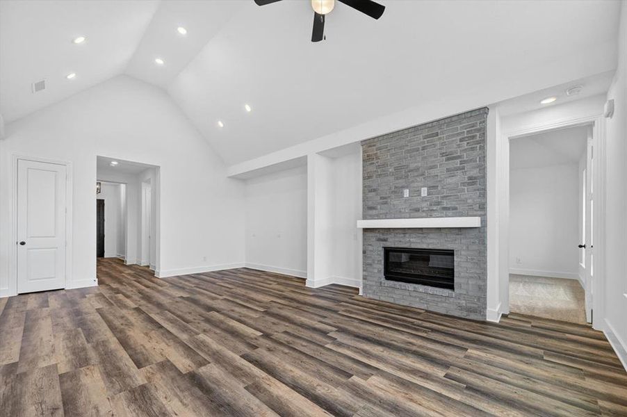 Spacious, unfurnished interior of a new home in Heritage Ranch, Sherman (Image 14).
