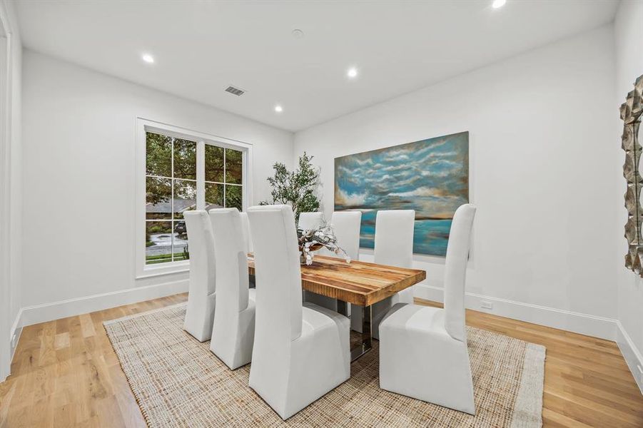 Furnished interior view inside a new home in , Dallas (Image 31). Furnished interior view inside a new home in , Dallas (Image 31).