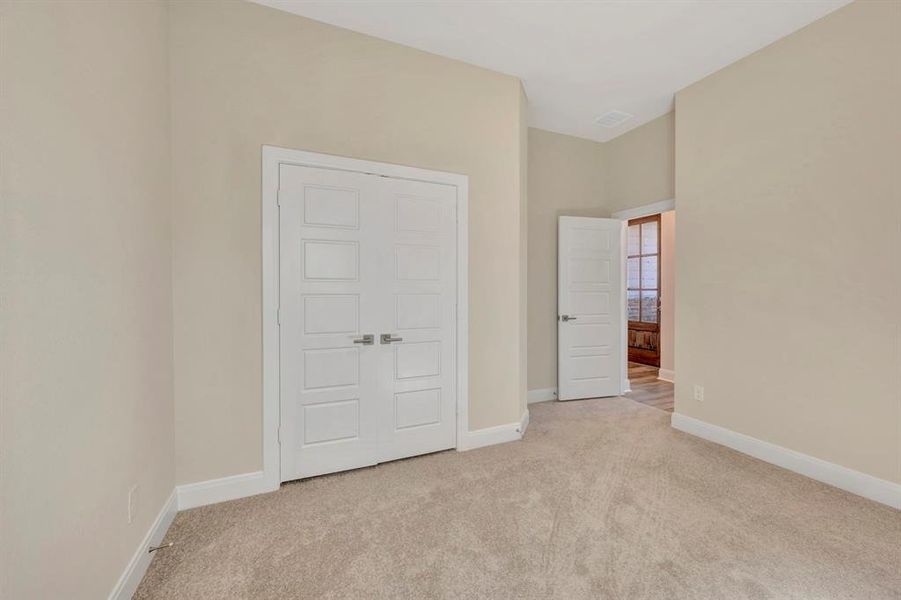 Spacious, unfurnished interior of a new home in Treeline, Justin (Image 20).