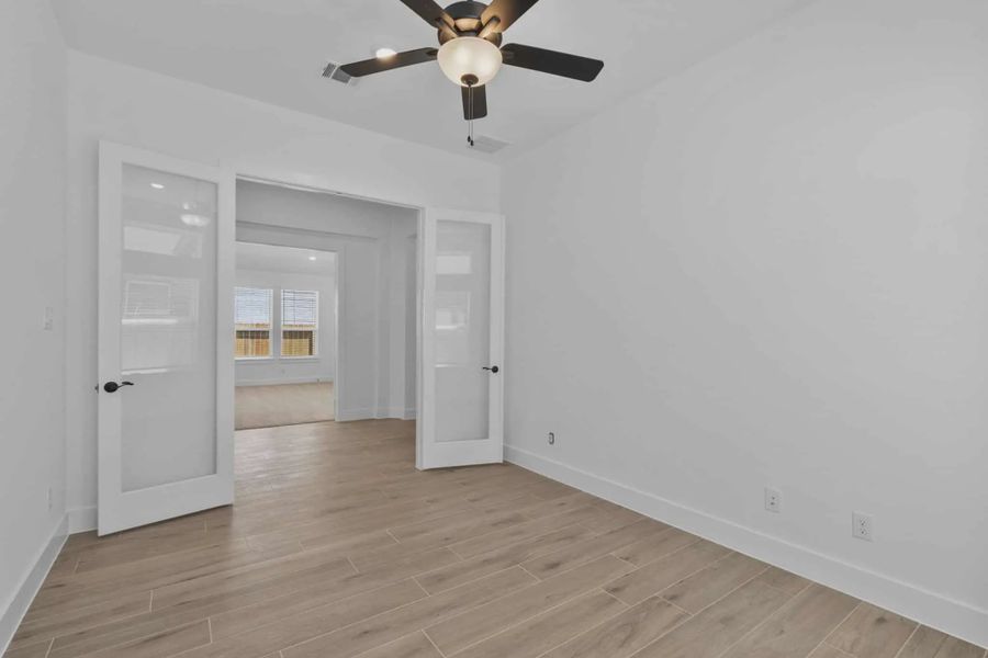 Spacious, unfurnished interior of a new home in Jordan Ranch 55's, Fulshear (Image 16).