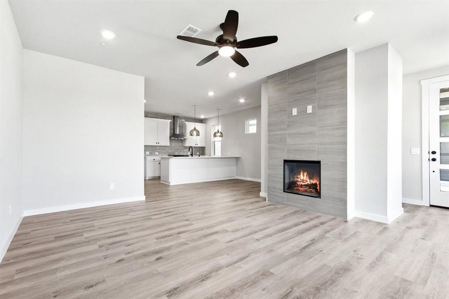 008-2020AldrichRoad-Celina-TX-75009-Living.jpg-SMALL