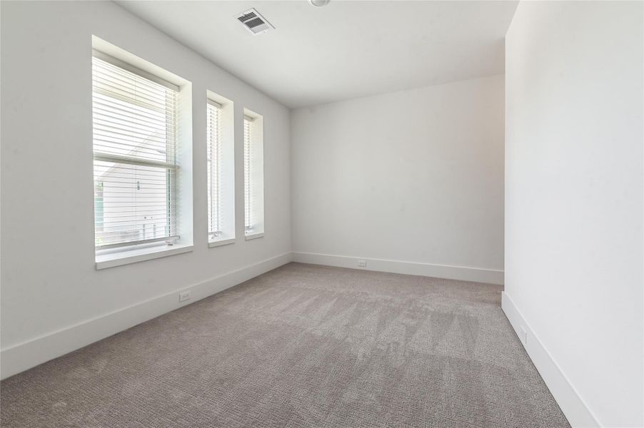 Spacious, unfurnished interior of a new home in , Houston (Image 26).