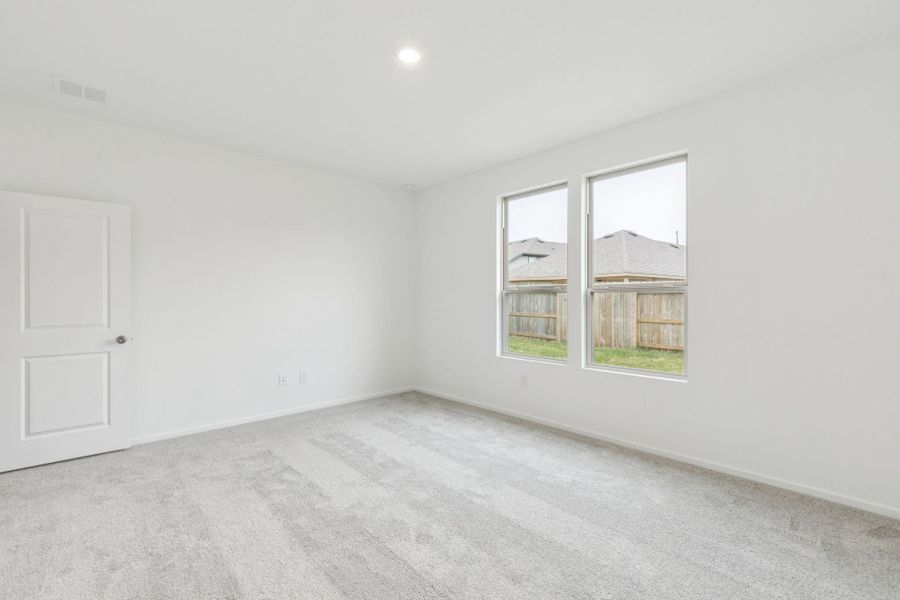 Spacious, unfurnished interior of a new home in Mavera, Conroe (Image 13).