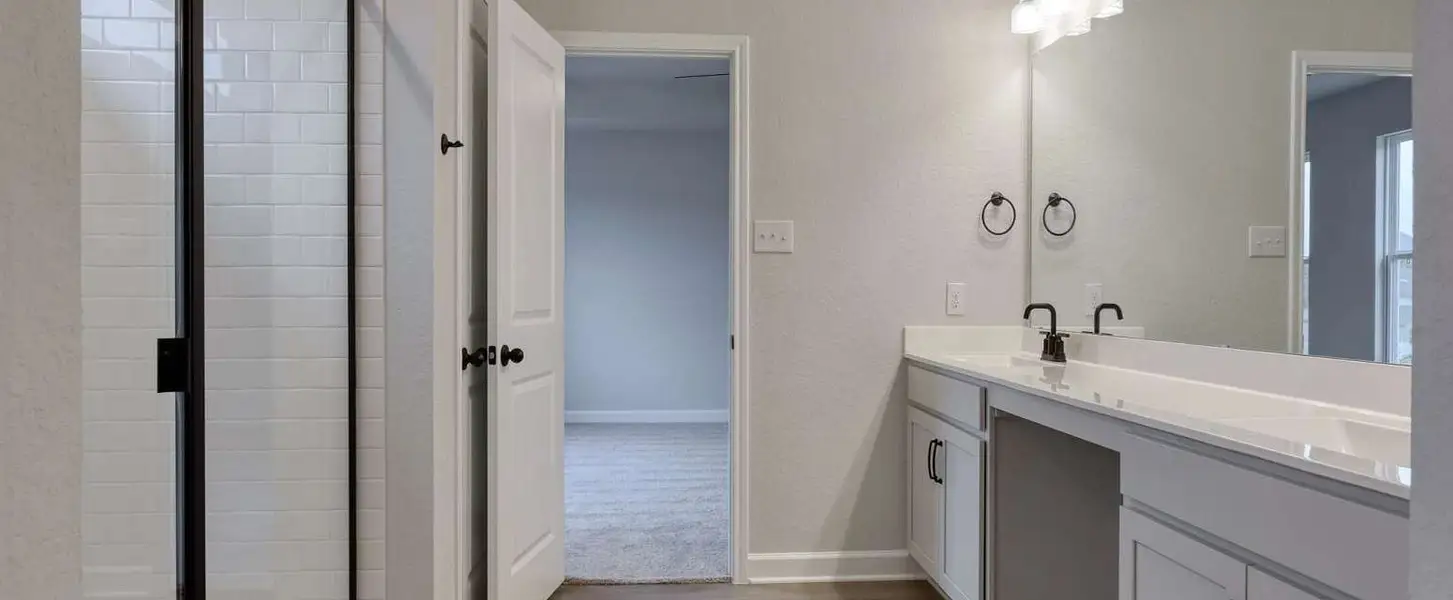 Representative furnished interior of a home built from the Laurel by Ashton Woods in Arcadia Ridge, San Antonio (Image 4).