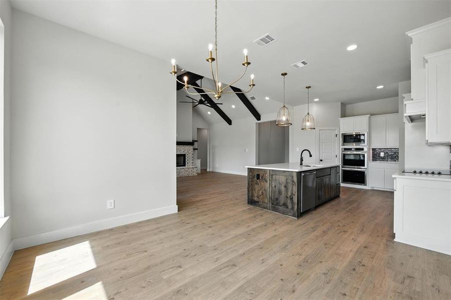 Spacious, unfurnished interior of a new home in , Weatherford (Image 14).