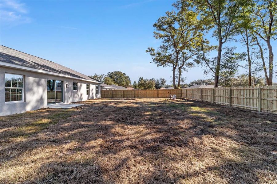 Exterior details and patio area of a home in , Dunnellon (Image 35).