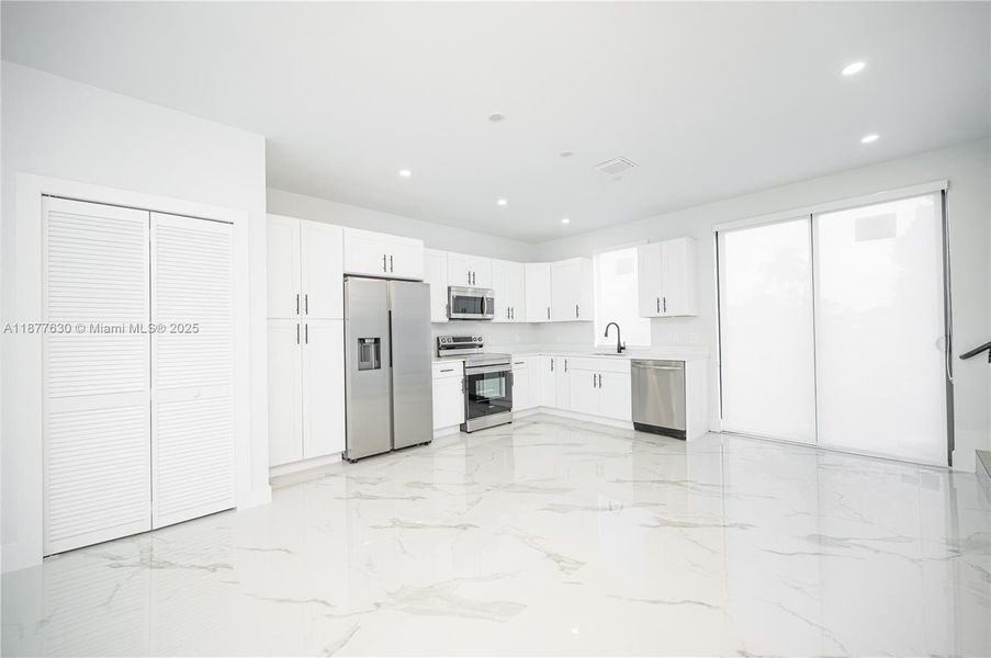 Spacious, unfurnished interior of a new home in , Florida City (Image 15).