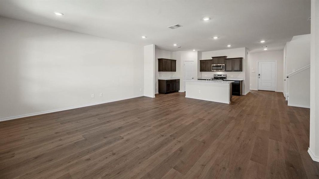 Spacious, unfurnished interior of a new home in Enclave at Pecan Creek, Providence Village (Image 25).
