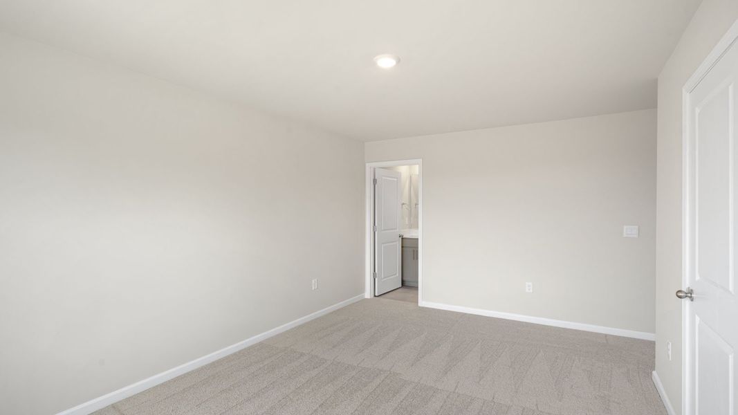 Spacious, unfurnished interior of a new home in Clock Road Townhomes, New Bern (Image 24).