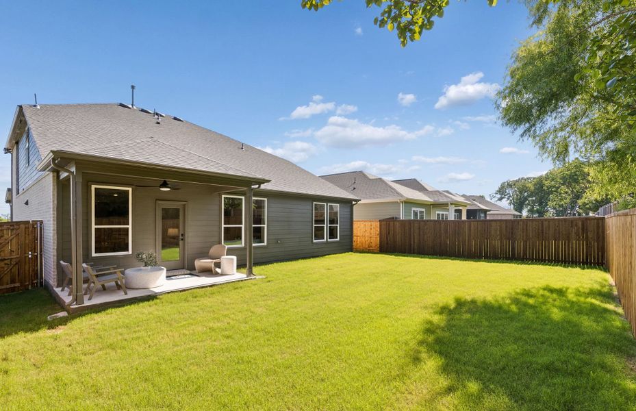 Representative exterior details of a home built from the Sweetwater by Pulte Homes in Kings Way, Denton (Image 3).