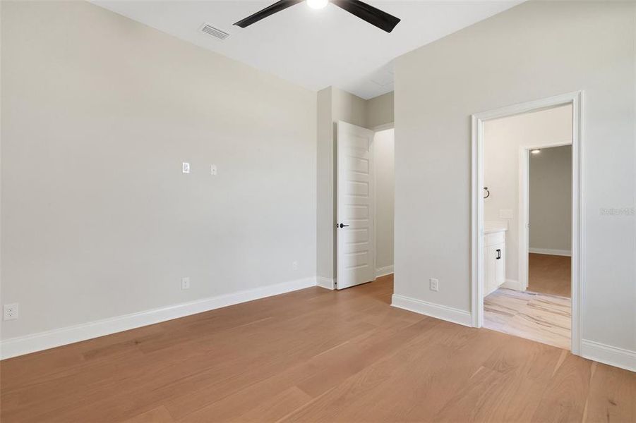 Spacious, unfurnished interior of a new home in , Lakeland (Image 20).