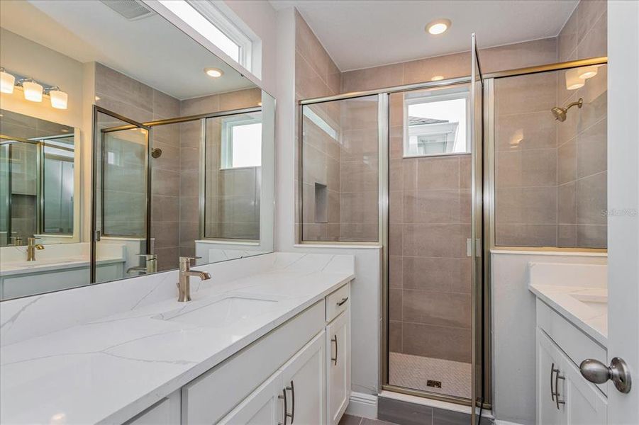 Furnished interior view inside a new home in , Orlando (Image 8).