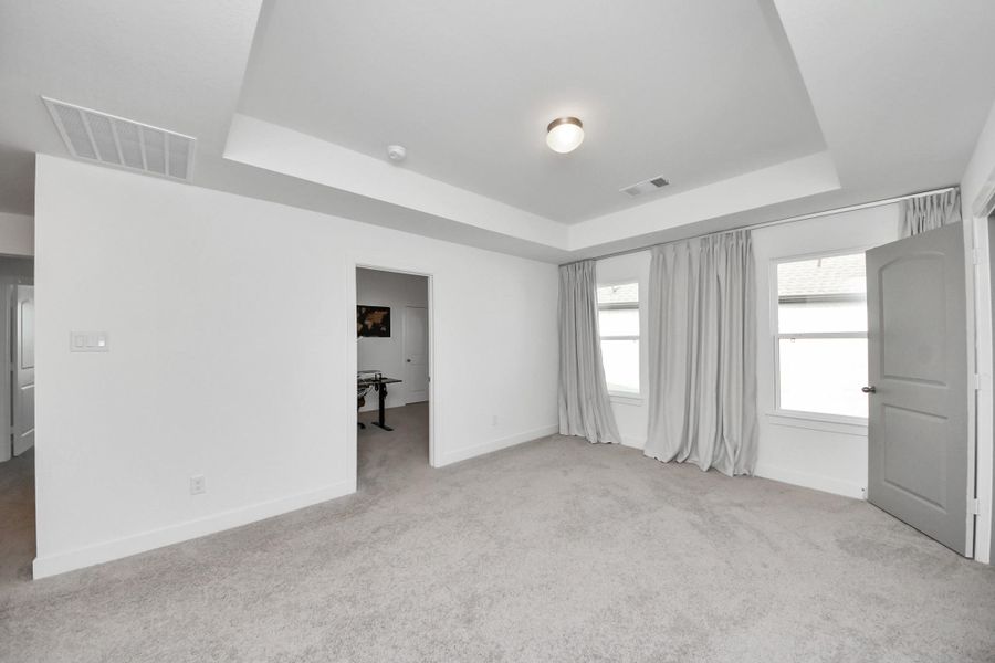 Spacious, unfurnished interior of a new home in Candela, Richmond (Image 26).