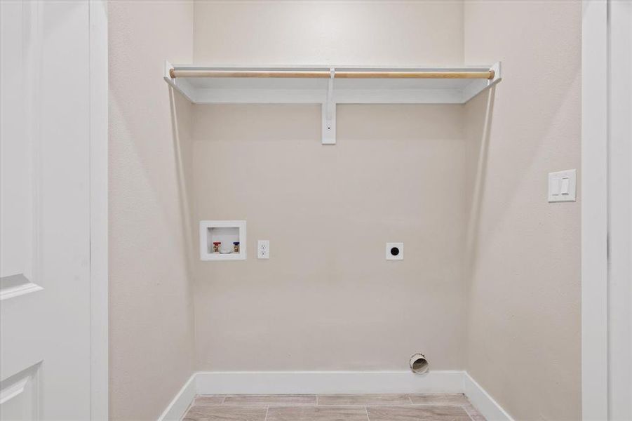 Spacious, unfurnished interior of a new home in , Haltom City (Image 24).