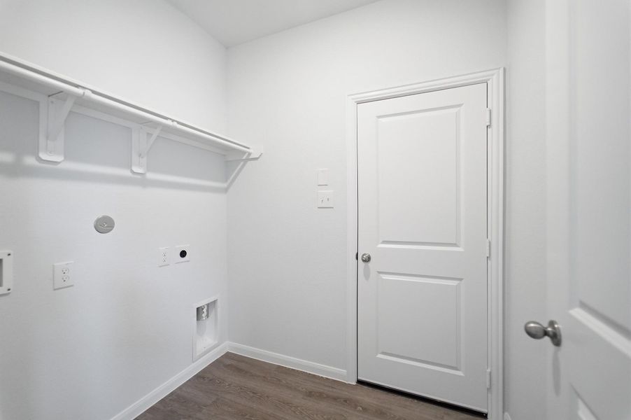 Spacious, unfurnished interior of a new home in The Pines at Seven Coves, Willis (Image 18).