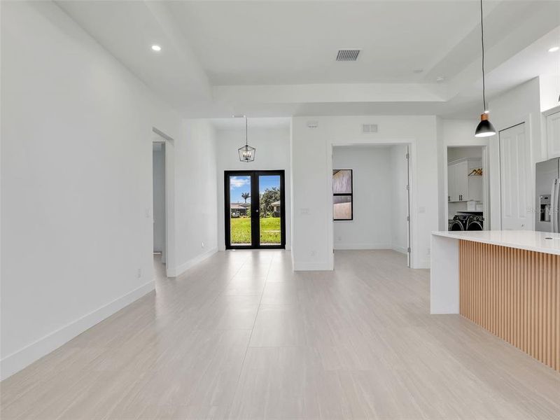 Spacious, unfurnished interior of a new home in , Cape Coral (Image 17).